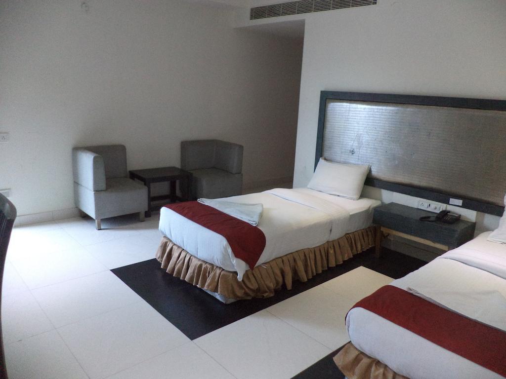 Hotel O Palak Residency Near Erragadda Metro Station Hyderabad Eksteriør bilde
