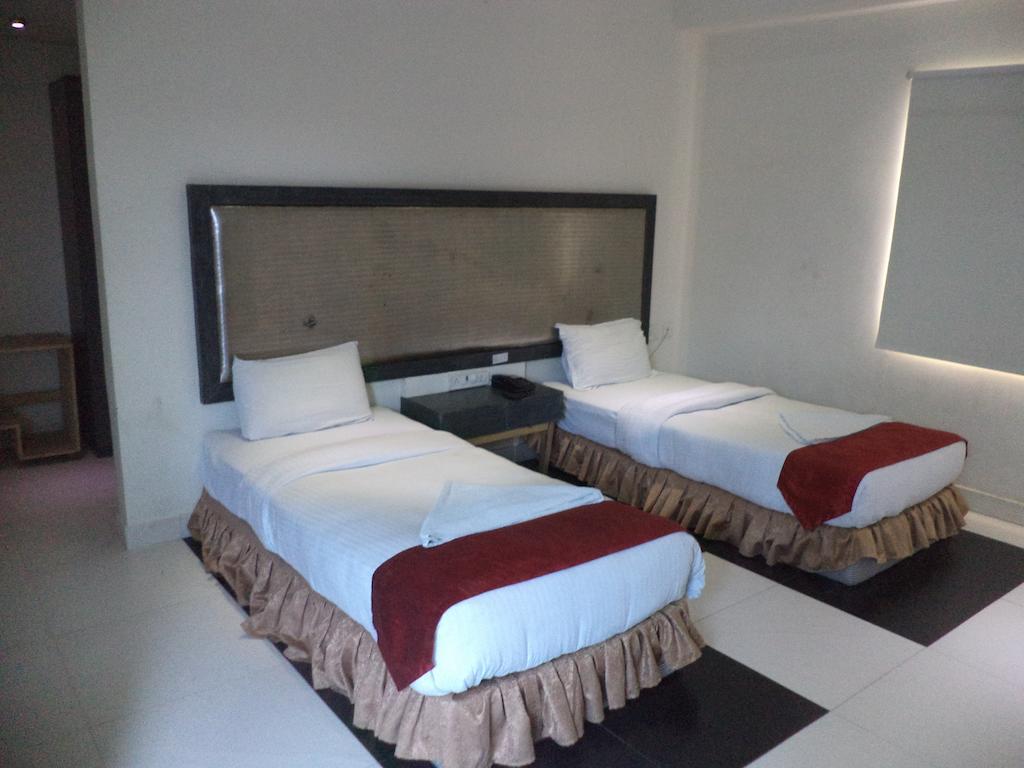 Hotel O Palak Residency Near Erragadda Metro Station Hyderabad Eksteriør bilde